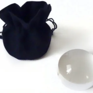 LUPA TIPO PEDRA, A LUPA POSSUI 74 MM, COR TRANSPARENTE E POSSUI UMA BOLSA PARA GUARDAR A LUPA NA COR PRETA